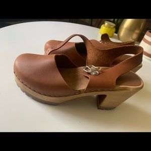 MIA Abba Clogs in brown/luggage